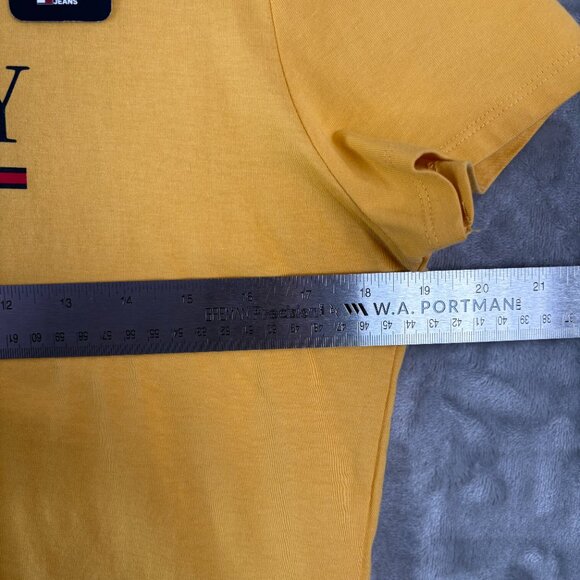 Tommy Jeans Womens Preppy Casual T-Shirt Sz S or M Yellow Short Sleeve Crew Neck - Picture 2 of 10